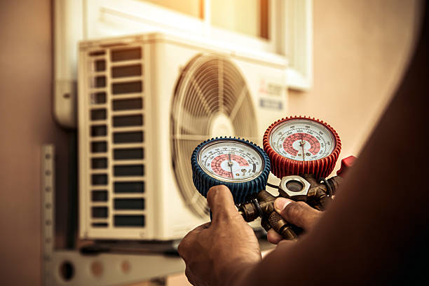 Professional Heat Pump Repair technician working in Lake Elmo, MN